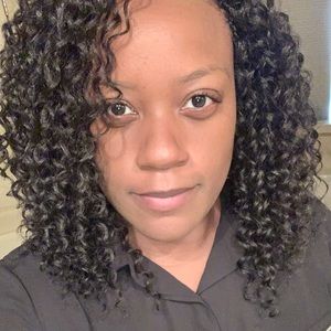 Meet your Posher, Lauren